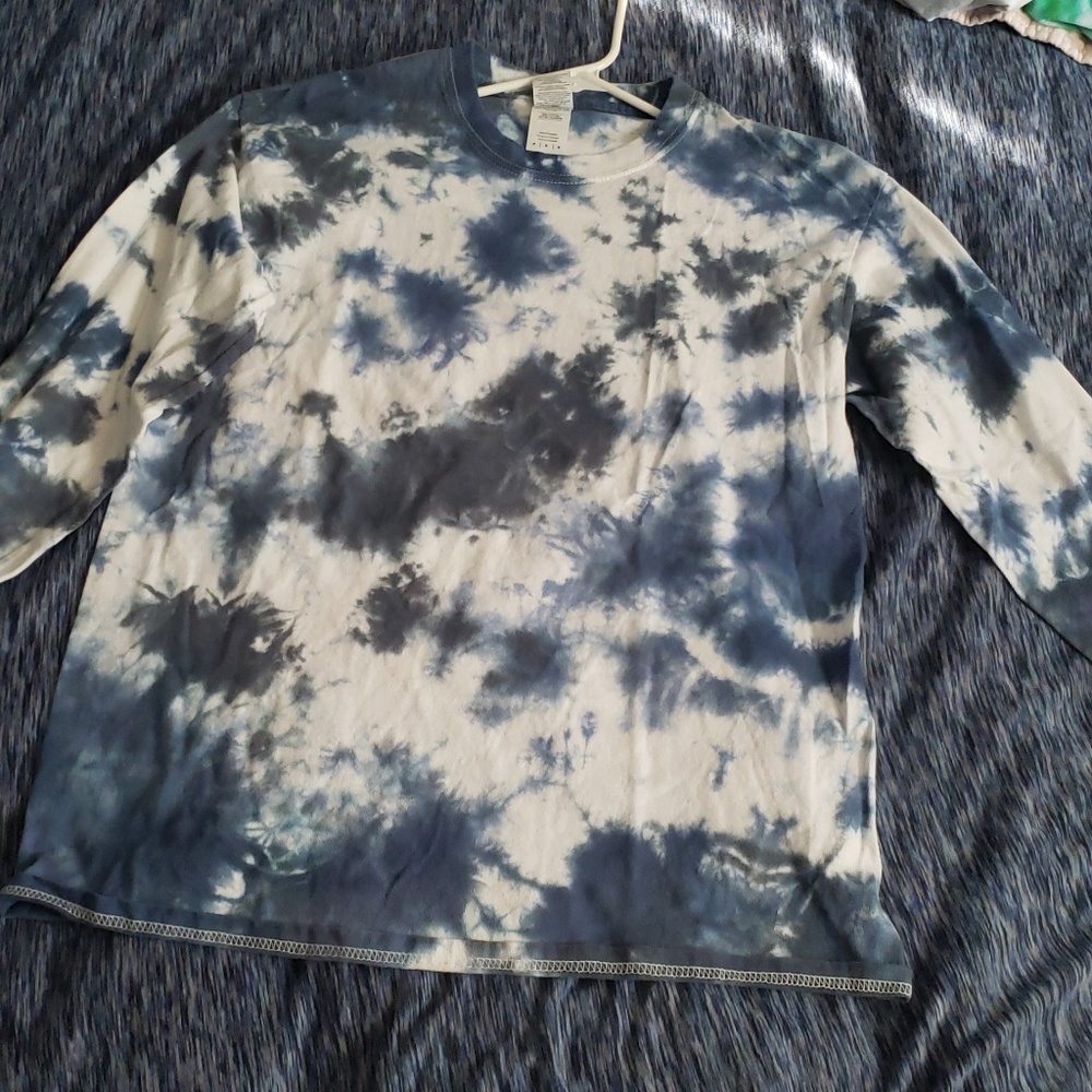 blue tie dye long sleeve shirt